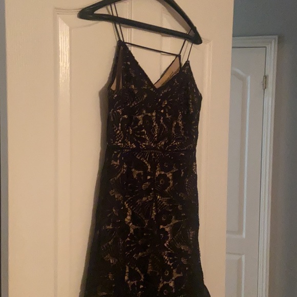 Black lace cocktail midi dress with ruffles - Picture 7 of 12